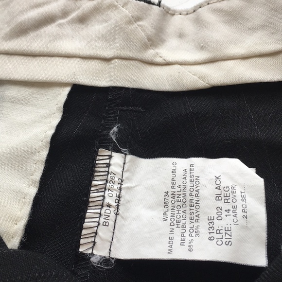 Boys 2-piece Dark Navy Pin Stripe Suit -- Size 14 - Picture 13 of 16